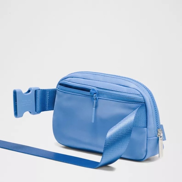 Lululemon Everywhere Belt Bag 1L- Pool Party - Picture 3 of 6